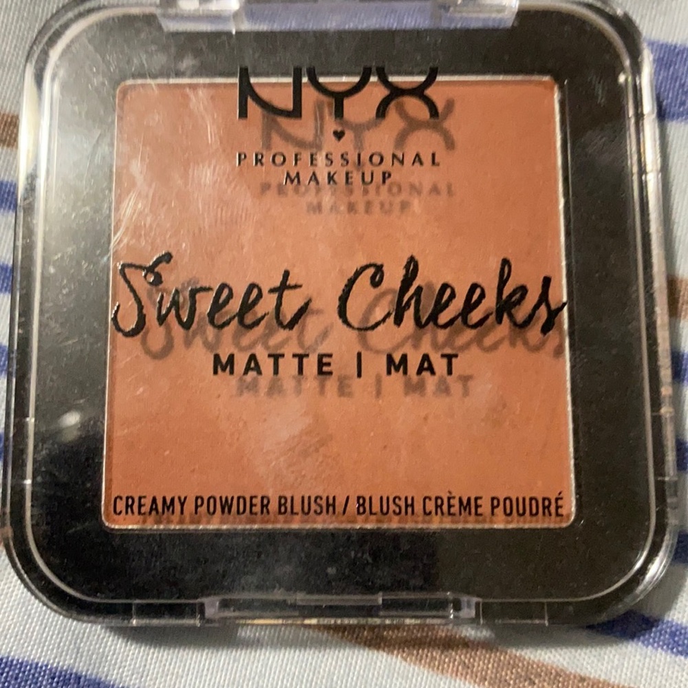 NYX matte blush